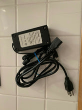 Load image into Gallery viewer, Clarity Lynx Portable Low Vision Video Magnifier 12" LCD NEW 4 Hour BATTERY